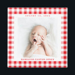 Aimant Rouge et blanc En vichy Vérifier bébé Anniversaire<br><div class="desc">Le chèque en vichy rouge et blanc est une façon charmante de cadrer la photo d'un nouveau bébé et de célébrer l'arrivée avec un aimant carré avec le nom et la date de naissance. Faites ce petit aimant pour un nouveau parent,  grands-parents,  famille ou amis.</div>