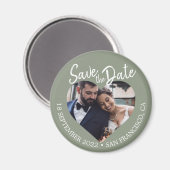 Aimant Sage Green Photo Modern Script Save the Date (Recto/Verso)