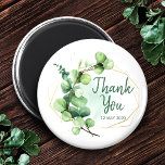 Aimant Sage vert sobre élégante verdure douche nuptiale<br><div class="desc">Succulent et Eucalyptus Fête des mariées Welcome Foam Board idée 2022 inspiration ou acheter. Bienvenue dans votre douche nuptiale avec ce magnifique panneau d'accueil, avec une couronne d'eucalyptus et une végétation succulente. Ajouter le nom de l'invité d'honneur, la date et le texte de bienvenue personnalisé en utilisant les champs fournis....</div>