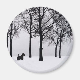 Aimant Scottie dans les bois enneigés