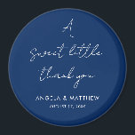 Aimant Script moderne Merci de mariage élégant<br><div class="desc">Partagez votre gratitude avec un cadeau qu'ils aimeront. Nos autocollants de remerciement personnalisés pour les mariages sont la façon parfaite de commémorer votre journée spéciale tout en remerciant vos invités d'en faire partie. Donnez à vos invités un beau rappel pratique de l'amour et de la joie que vous avez partagé,...</div>