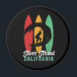 Aimant Silver Strand California Beach Retro Surfing<br><div class="desc">Design rétro vintage pour les surfeurs qui aiment surfer et surfer sur les vagues de l'océan. Vacances d'été cool, vacances de printemps marchandises pour ceux qui aiment le soleil chaud, le temps tropical, bronzage sous le palmier. Un design grandiose et déprimé à porter tout en profitant de la fête de...</div>