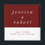 Aimant Simple minimaliste Mariage rouge et blanc<br><div class="desc">Un aimant mariage ref simple et minimaliste avec un thème rouge et blanc foncé. Parfait cadeau pour votre mariage.</div>