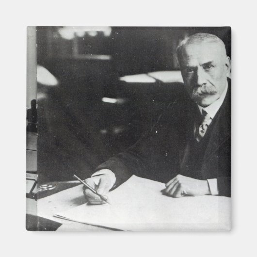 Aimant Sir Edward Elgar travaille sur une partition d'orc (Devant)