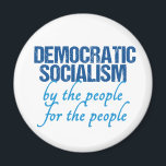 Aimant Socialisme démocratique Définition Socialiste<br><div class="desc">Le socialisme démocratique signifie par le peuple,  pour le peuple. Cet aimant de définition socialiste démocrate illustre la définition dans une police qui rappelle la Constitution américaine. Un cadeau cool pour les démocrates libéraux.</div>