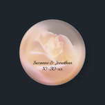 Aimant Soft Yellow Rose Wedding Favoriser<br><div class="desc">Rose jaune doux et onirique avec reflets roses floral enregistrer la date faire-part mariage ou préférez l'aimant du réfrigérateur. Remplissez vos informations dans le modèle. Apportez plus de modifications à la taille, au style et à la couleur du texte et de la police en cliquant sur Personnaliser. Cette image est...</div>