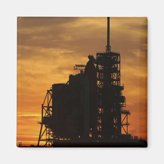 Aimant Space Shuttle Atlantis sur le pad de lancement (Devant)