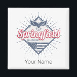 Aimant Springfield City Illinois États-Unis Retro USA<br><div class="desc">Springfield dans l'Illinois, capitale de l'Amérique, aigle vintage design souvenir. Springfield ville rétro Drapeau américain design pour voyager aux États-Unis et l'Illinois ou des vacances dans le comté de Sangamon. Springfield avec aigle pour vacances aux USA. Capitale de Springfield aux Etats-Unis avec drapeau américain vintage aigle souvenir pour les vacances...</div>