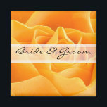 Aimant Stickers de mariage de la marguerite ou Personnali<br><div class="desc">Belle Elegant Orange et Fuchsia Gerber Daisy Wedding Invitations - Si vous voulez une finition brillante (brillant sur le devant seulement) commander les papiers de base, lin ou métallique - pour une commande de finition mate recyclé, feutre ou taché. Idéal pour toutes vos invitations et annonces de soirées. Choisissez parmi...</div>