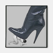 Aimant Stiletto géant botter sur un esclave (Devant)