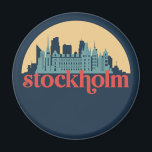 Aimant Stockholm Suède City Skyline Retro Cityscape Art<br><div class="desc">Design urbain vintage et rétro avec une belle skyline, attraction touristique et art urbain. gratte-ciel Cool et silhouette de construction merchandises pour touristes et voyageurs. Parfait comme souvenir à rapporter à la maison lorsque vous voyagez dans le monde entier. Enregistrez la mémoire de votre voyage et de vos vacances en...</div>