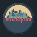 Aimant Stockholm Suède City Skyline Retro Cityscape Art<br><div class="desc">Design urbain vintage et rétro avec une belle skyline, attraction touristique et art urbain. gratte-ciel Cool et silhouette de construction merchandises pour touristes et voyageurs. Parfait comme souvenir à rapporter à la maison lorsque vous voyagez dans le monde entier. Enregistrez la mémoire de votre voyage et de vos vacances en...</div>