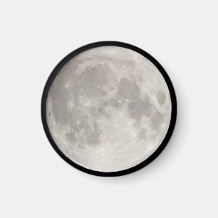 Aimant Superlune dans le ciel noir