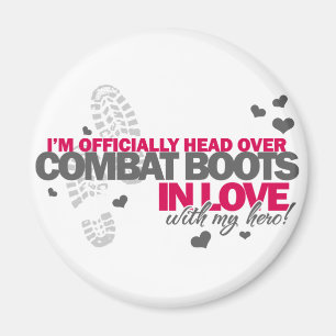 Aimant Tête au-dessus des bottes de combat