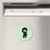 Aimant Tiny Happy Ninja sur Vert (In Situ (Lave-vaisselle))