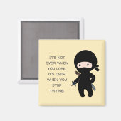 Aimant Tiny Ninja tenant une citation Jaune étoile à lanc (Recto/Verso)