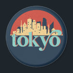 Aimant Tokyo Japan Skyline Retro Travel Art<br><div class="desc">Design urbain vintage et rétro avec une belle skyline, attraction touristique et art urbain. gratte-ciel Cool et silhouette de construction merchandises pour touristes et voyageurs. Parfait comme souvenir à rapporter à la maison lorsque vous voyagez dans le monde entier. Enregistrez la mémoire de votre voyage et de vos vacances en...</div>