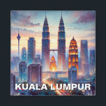 Aimant Tours jumelles Kuala Lumpur Petronas<br><div class="desc">Kuala Lumpur, la capitale de la Malaisie, est une métropole vivante qui allie harmonieusement dynamisme moderne et riche patrimoine culturel. C'est une ville de contrastes, où des gratte-ciel imposants cohabitent avec des villages malais traditionnels, et où les marchés animés se partagent l'espace avec des parcs sereins. Voici un aperçu de...</div>
