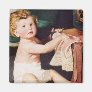 Aimant Tout-petit mignon vintage jouant avec la commode à