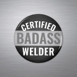 Aimant Tout texte Noir et Blanc Certifié Badass Welder<br><div class="desc">Ajoutez une touche élégante aux décorations d'une maison de métallurgiste avec un aimant de réfrigérateur rond "Certified Badass Welder" personnalisable. Tout le libellé de ce modèle est simple à personnaliser ou à supprimer. Le design noir, blanc et gris présente un arrière - plan en acier inoxydable brossé faux métallique et...</div>