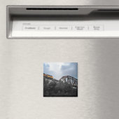 Aimant train de locomotives traversant le pont thebes (In Situ (Lave-vaisselle))