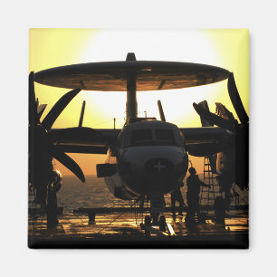 Aimant Travail de marins sur un avion d'E-2C Hawkeye
