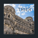 Aimant Trier Porta Nigra Rhénanie Palatinat Allemagne<br><div class="desc">Trier Porta Nigra souvenir vintage pour les vacanciers de Moselle Rhénanie Palatinat. La ville de Trier en Allemagne est une région viticole bien connue et la Porta Nigra est à voir. Trier est la plus ancienne ville d'Allemagne qui peut être reconnue par la Porta Nigra. Porta Nigra Trier souvenir ou...</div>