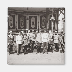 Aimant Tsar Nicholas II (1868-1918) se tenant à garde