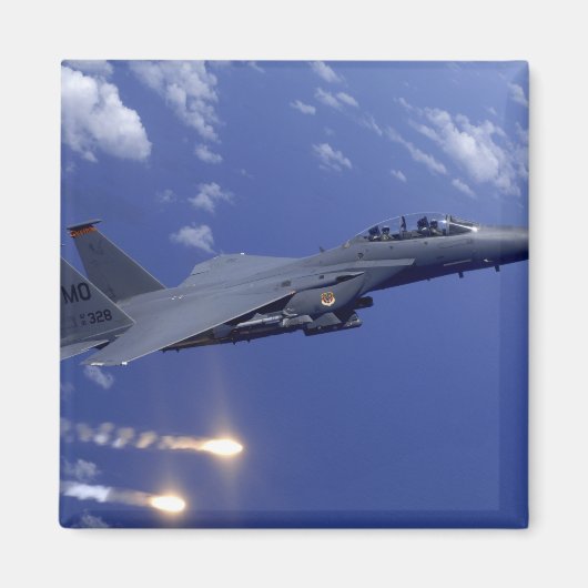 Aimant Un aigle de frappe F-15E de la Force aérienne (Devant)