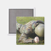 Aimant Un aviateur passe à travers un champ humide (Recto/Verso)