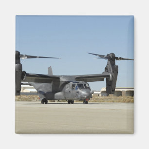 Aimant Un balbuzard CV-22 se prépare au décollage