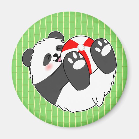 Aimant Un bébé panda mignon jouant avec un ballon (Devant)
