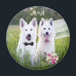 Aimant Un couple romantique de chiens qui se marient<br><div class="desc">Cette création artistique extraordinaire d'un couple romantique de chiens,  berger blanc suisse se marier est un cadeau merveilleux pour votre proche ou parent. C'est parfait pour un Fiançailles ou un Mariage.</div>