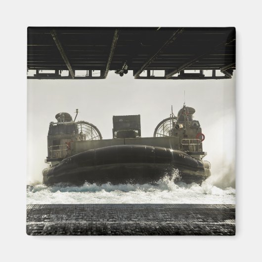 Aimant Un coussin d'air d'embarcation de débarquement se  (Devant)