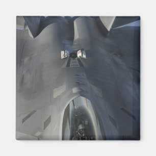 Aimant Un F-22 Raptor prend position pour recevoir f