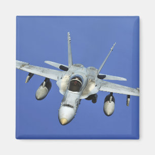 Aimant Un frelon F/A-18 participe à une mission