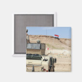 Aimant Un instructeur regarde comme un soldat de l'armée  (Recto/Verso)