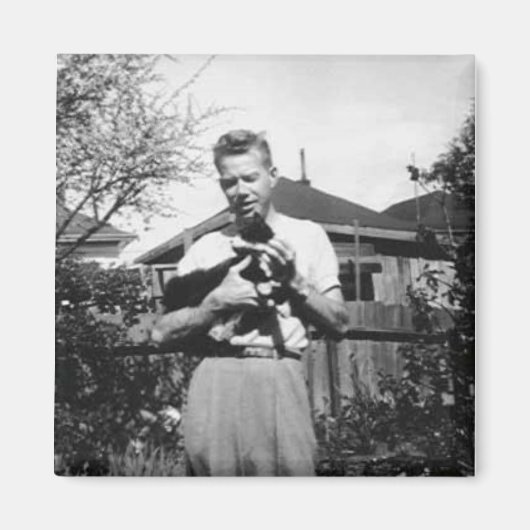 Aimant Un jeune homme tenant un chat (Devant)