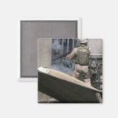 Aimant Un policier militaire utilise une balle de brèche (Recto/Verso)