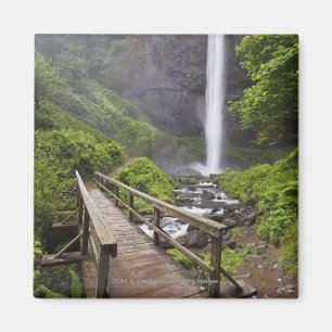 Aimant Un Pont Au-Dessus De Columbia River Et De Latourel