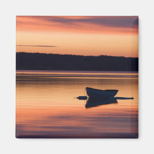 Aimant Un skiff au lever du soleil dans Eggemoggin Reach