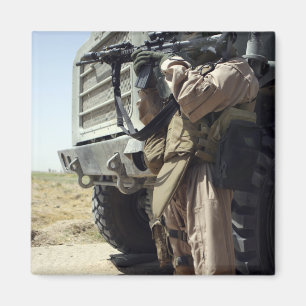 Aimant Un soldat assure la sécurité des Marines