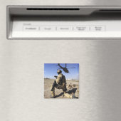 Aimant Un soldat assure la sécurité d'un HH-60 (In Situ (Lave-vaisselle))