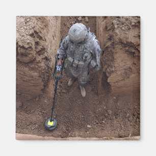 Aimant Un spécialiste recherche une cache d'armes