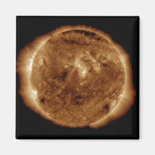 Aimant Une crevasse foncée dans l'atmosphère du soleil