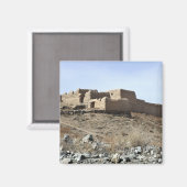 Aimant Une enceinte fortifiée dans le village d'Akbar Kh (Recto/Verso)