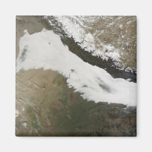 Aimant Une épaisse rive de nuages bas