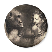 Une Femme Qui Fait De Gorilla Rire