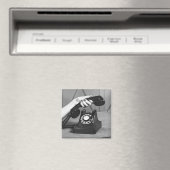 Aimant Une femme qui prend le téléphone de près (In Situ (Lave-vaisselle))