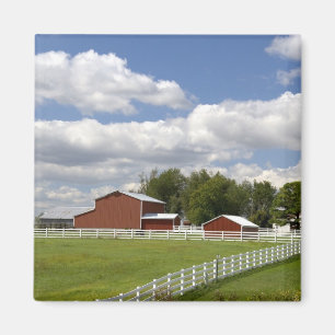 Aimant Une grange rouge et une ferme à Pamona, Kansas.